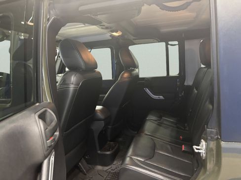 Used 2015 Jeep Wrangler Unlimited Sahara w/ Connectivity Group image 11