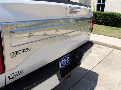 Used 2017 Ford F150 Platinum w/ Equipment Group 701A Luxury AWD/4WD image 22