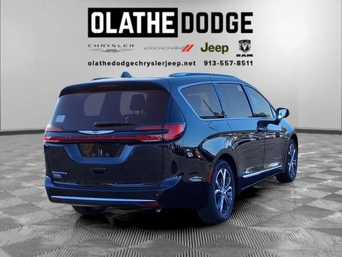New 2026 Chrysler Pacifica Pinnacle image 31