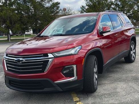 Used 2023 Chevrolet Traverse LT w/ LT Premium Package image 4