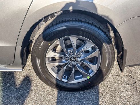New 2026 Toyota Sienna LE FWD image 12