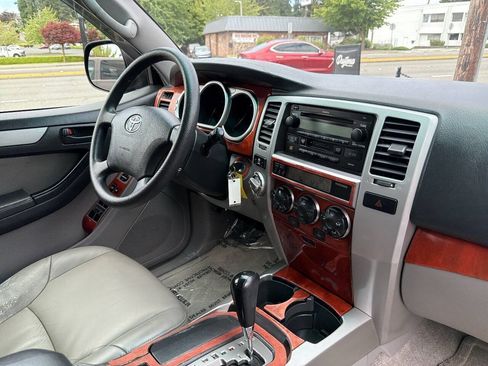 Used 2004 Toyota 4Runner SR5 w/ Preferred Accessory Pkg AWD/4WD image 19