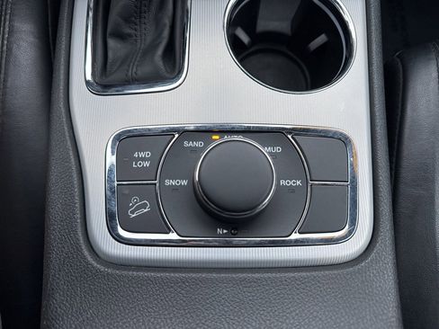 Used 2018 Jeep Grand Cherokee Limited image 18