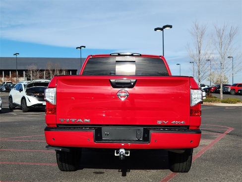 Used 2020 Nissan Titan SV w/ SV Convenience Package image 4