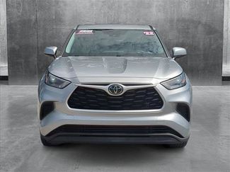 Used 2022 Toyota Highlander L FWD video 2