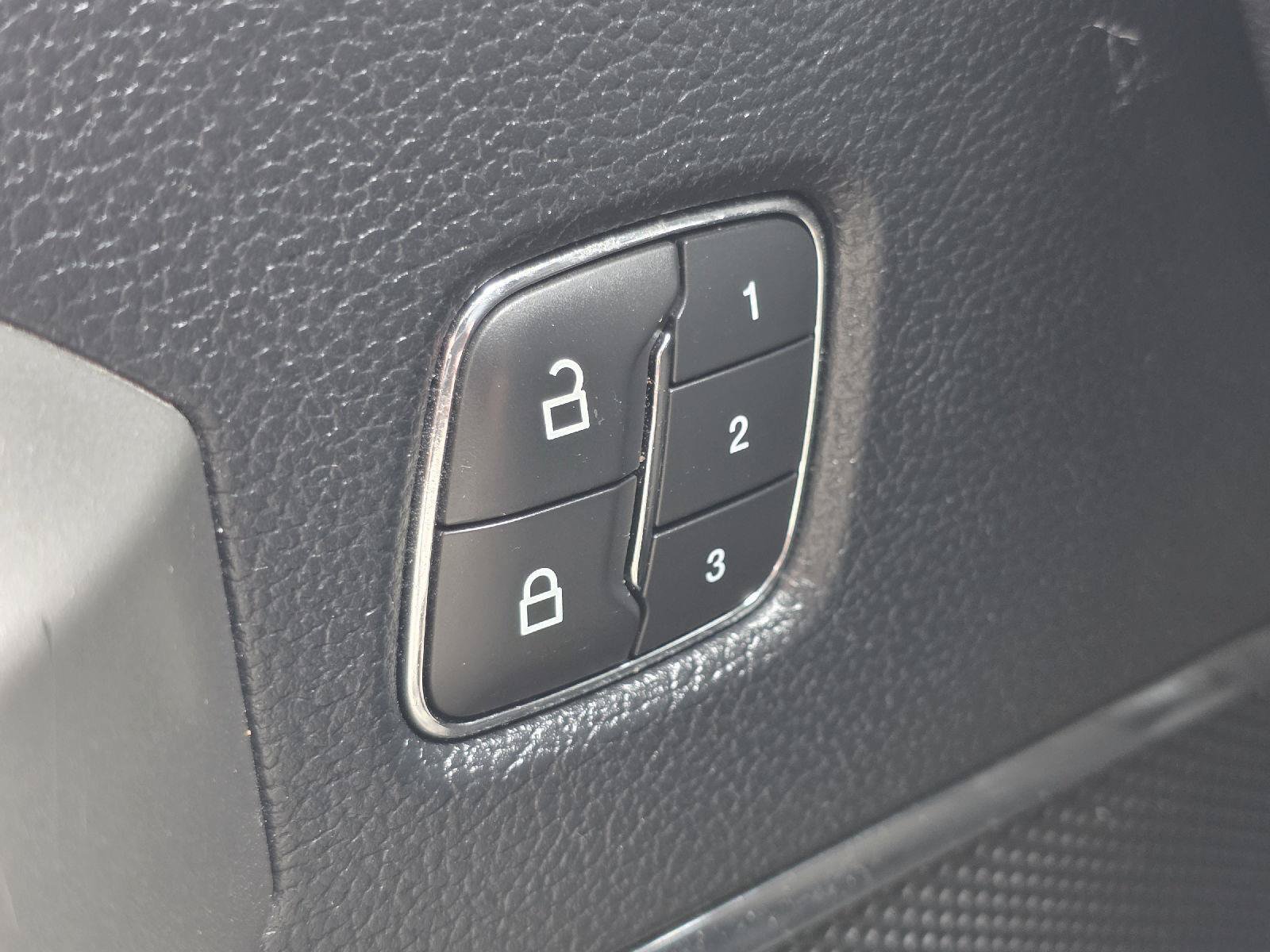 Used 2019 Ford F150 Lariat w/ Equipment Group 502A Luxury AWD/4WD image 9