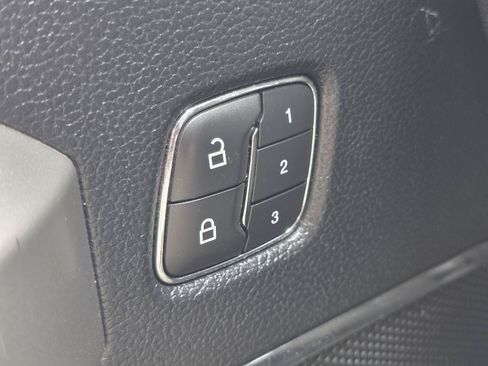 Used 2019 Ford F150 Lariat w/ Equipment Group 502A Luxury AWD/4WD image 9