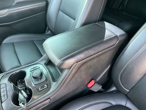 Used 2021 GMC Acadia SLT image 21