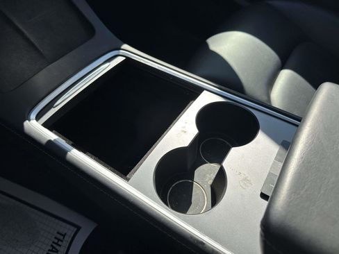 Used 2022 Tesla Model Y Long Range image 26