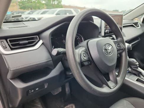 Used 2024 Toyota RAV4 XLE AWD/4WD image 10