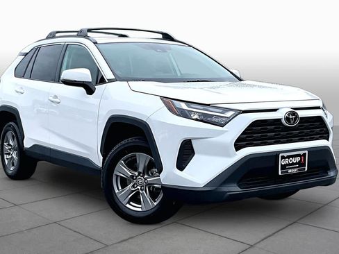 Used 2023 Toyota RAV4 XLE w/ Convenience Package FWD image 3