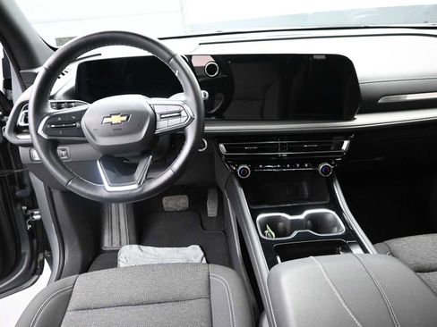 Used 2024 Chevrolet Traverse LT image 12