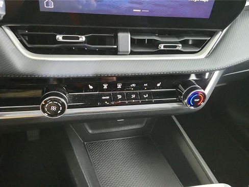 Used 2026 Chevrolet Equinox LT AWD/4WD image 25