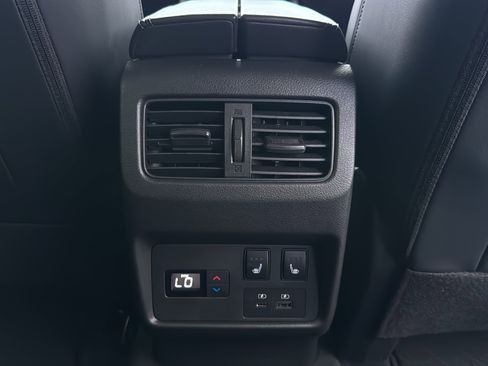 Used 2023 Nissan Rogue Platinum w/ Platinum Premium Package AWD/4WD image 30
