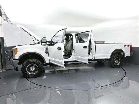 Used 2017 Ford F250 XL w/ Power Equipment Group AWD/4WD image 48