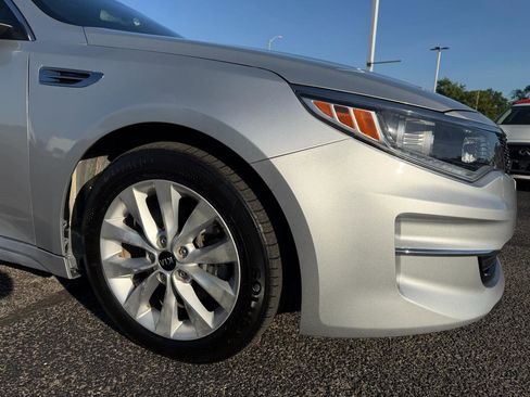 Used 2018 Kia Optima EX w/ Premium Package FWD image 9
