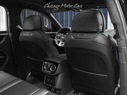 Used 2023 Bentley Bentayga Plug-In Hybrid image 32