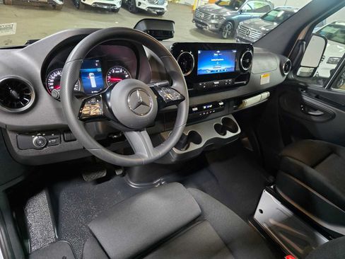 Used 2025 Mercedes-Benz Sprinter 2500 image 24