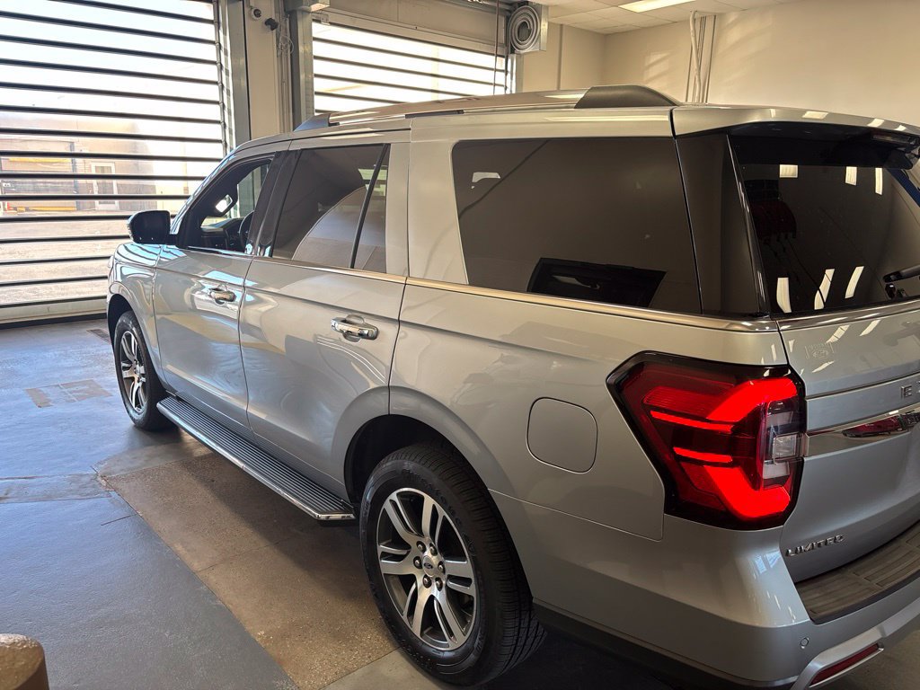 Used 2022 Ford Expedition Limited AWD/4WD image 8
