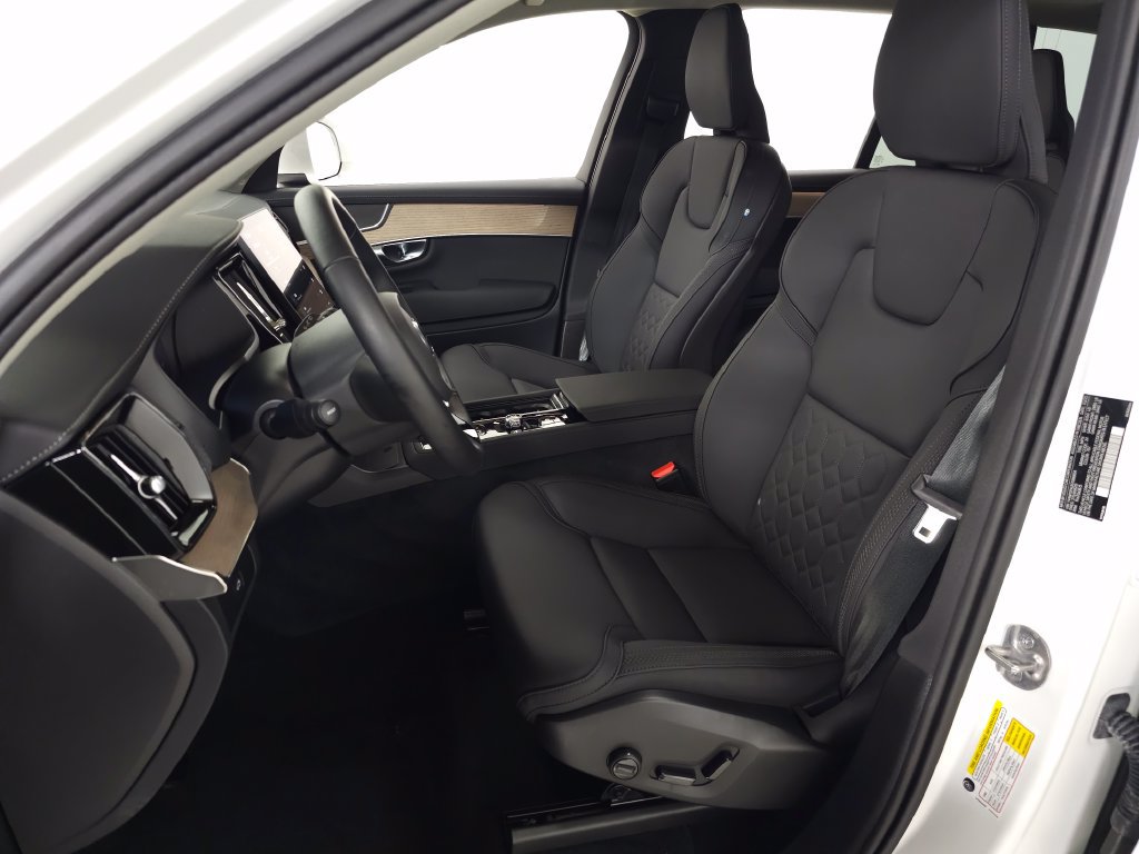 Certified 2025 Volvo XC90 B5 Core AWD/4WD image 17