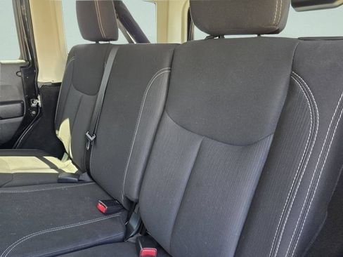 Used 2018 Jeep Wrangler Unlimited Sahara AWD/4WD image 21