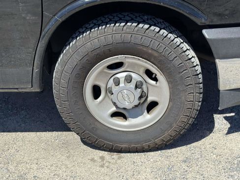 Used 2017 Chevrolet Express 2500 RWD image 6