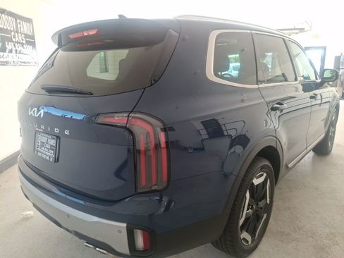 Used 2023 Kia Telluride EX w/ EX Captain's Chair Package FWD image 8