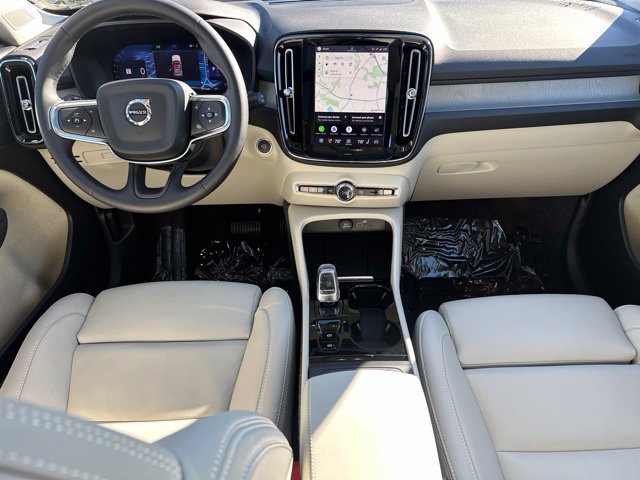 Certified 2025 Volvo XC40 B5 Plus w/ Protection Package Premier AWD/4WD image 15