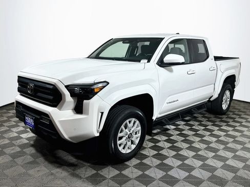 Certified 2024 Toyota Tacoma SR5 AWD/4WD image 3