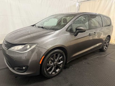 Used 2019 Chrysler Pacifica Touring Plus w/ Advanced Safetytec Group image 6