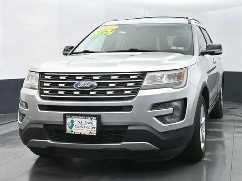 Used 2017 Ford Explorer XLT w/ Equipment Group 202A image 1