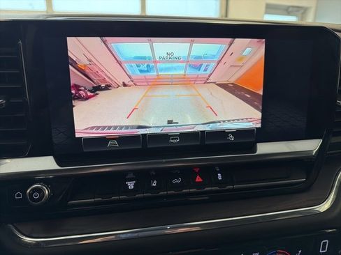 Used 2024 GMC Sierra 2500 SLT image 3