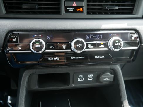Certified 2023 Honda Pilot Touring image 23