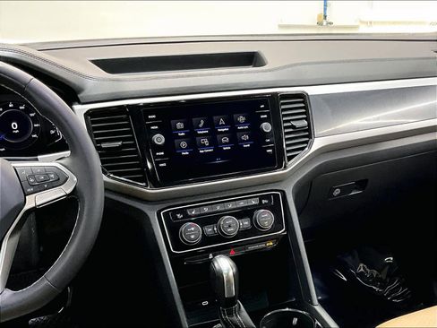 Used 2022 Volkswagen Atlas Cross Sport SE FWD image 9