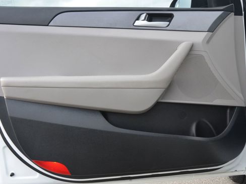 Used 2016 Hyundai Sonata SE w/ Cargo Package image 16