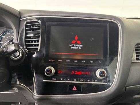 Used 2020 Mitsubishi Outlander SEL image 12