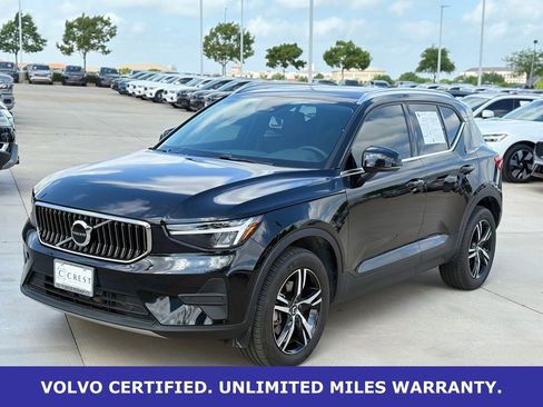Certified 2025 Volvo XC40 B5 Core AWD/4WD image 3