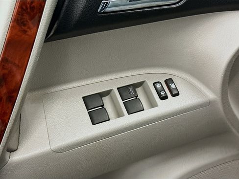 Used 2012 Toyota Highlander Limited w/ Tow Pkg image 15