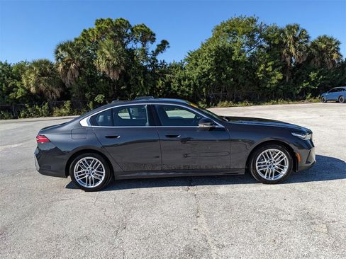 Used 2024 BMW 530i image 10