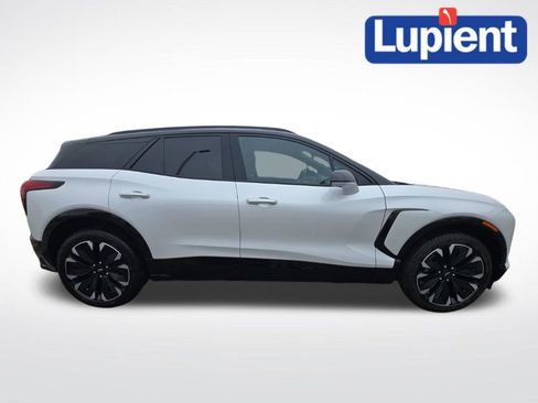 Used 2025 Chevrolet Blazer EV RS w/ Super Cruise Package AWD/4WD image 3