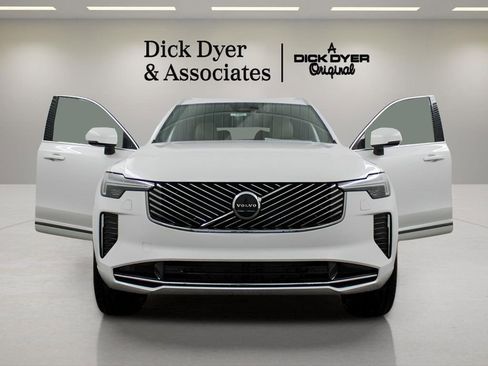 New 2026 Volvo XC90 B5 Core w/ Protection Package Premier image 7