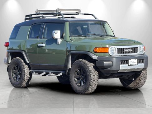 Used 2014 Toyota FJ Cruiser 4WD w/ Upgrade Package image 9
