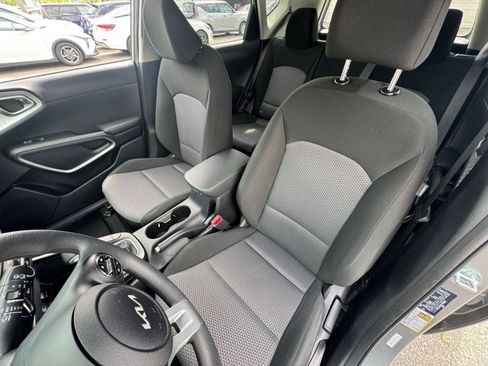 Used 2025 Kia Soul LX w/ LX Technology Package FWD image 34