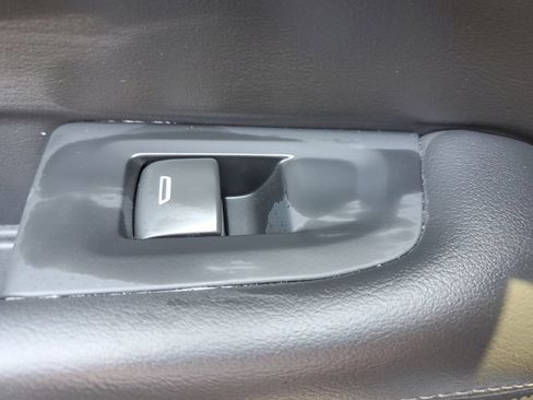 Used 2025 Chevrolet Suburban LT w/ Comfort Package RWD image 14