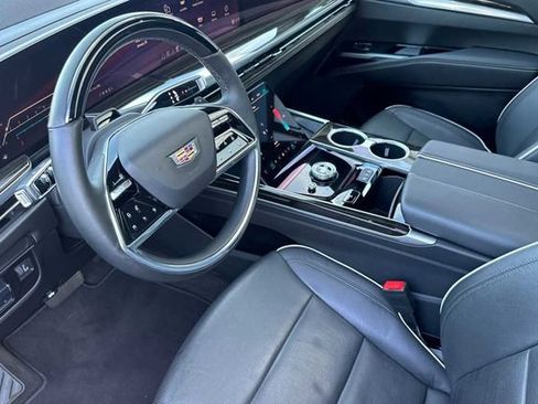 Certified 2025 Cadillac Escalade ESV Premium Luxury image 10