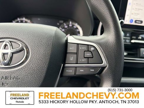 Used 2023 Toyota Highlander L image 34