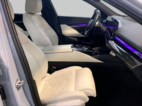 Used 2024 BMW i5 eDrive40i w/ Executive Package RWD image 8