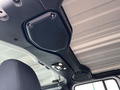 Used 2021 Jeep Gladiator Willys image 38