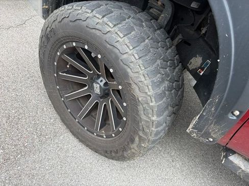 Used 2019 Nissan Titan SV AWD/4WD image 7