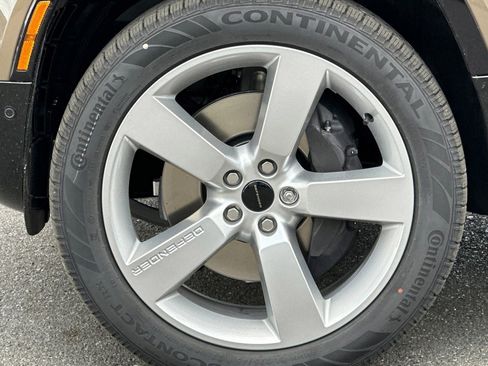 New 2026 Land Rover Defender 110 X-Dynamic SE AWD/4WD image 13